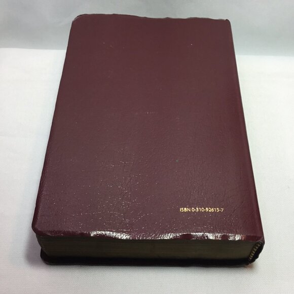 KJV Holy Bible: Gift and Award, Black Leather-Look, Red Letter 2001 - Picture 2 of 13